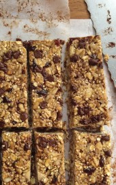 Chewy Quinoa Granola Bars: Picky Eater Lunchbox