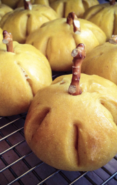 The Most Kid-Friendly Thanksgiving Recipe Ever: Pumpkin-Shaped Pumpkin Rolls