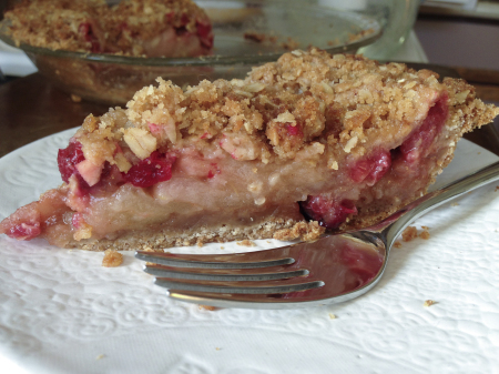 141127 cranberry apple crumb pie slice