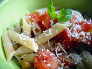 You are currently viewing No-Cook Pasta Sauce #2: Raw Tomato Sauce