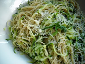 You are currently viewing No-Cook Pasta Sauce #1: Angel Hair Zucchini