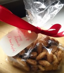 Read more about the article Quick & Easy Edible Gift: Sweet & Five-Spicy Almonds
