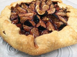 Read more about the article Fresh Fig Galette with Cinnamon Honey