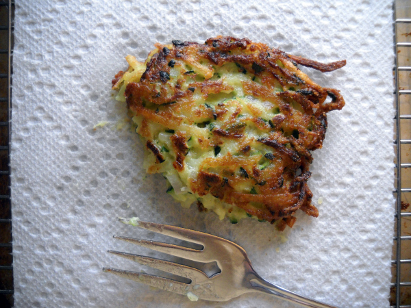 You are currently viewing (Not Too) Cheesy Zucchini Fritters