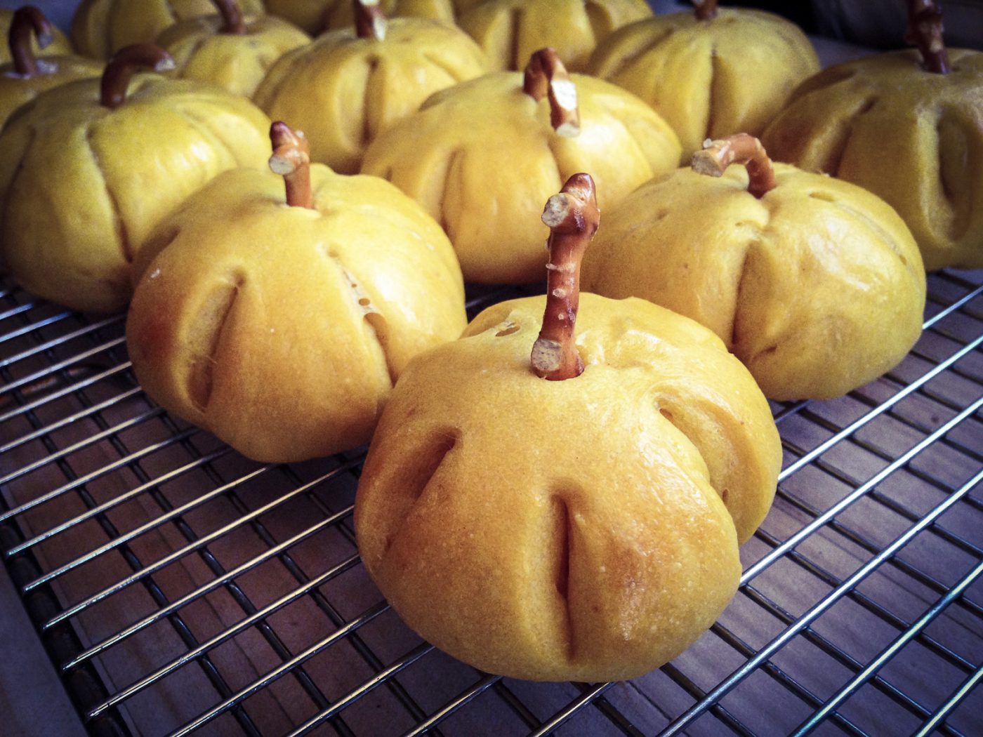 The Most Kid-Friendly Thanksgiving Recipe Ever: Pumpkin-Shaped Pumpkin Rolls